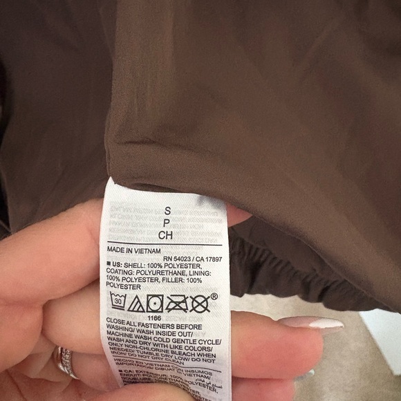 NWOT Old Navy Faux Leather Puffer Jacket - Picture 4 of 4